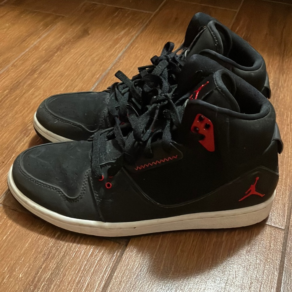Men’s Size 9 JORDAN 1 Flight 2 High Top Black/Red Sneakers